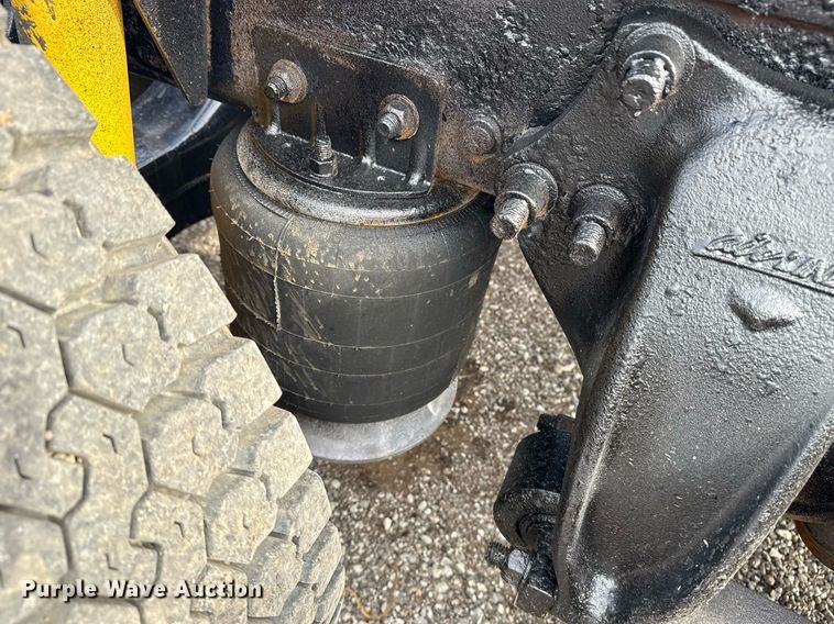 image for item EG5809 2000 Freightliner FLD Conventional  semi truck