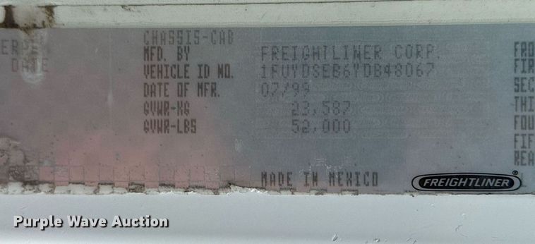 image for item EG5809 2000 Freightliner FLD Conventional  semi truck