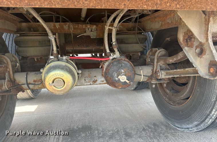 image for item EG6348 2000 Wabash dry van trailer