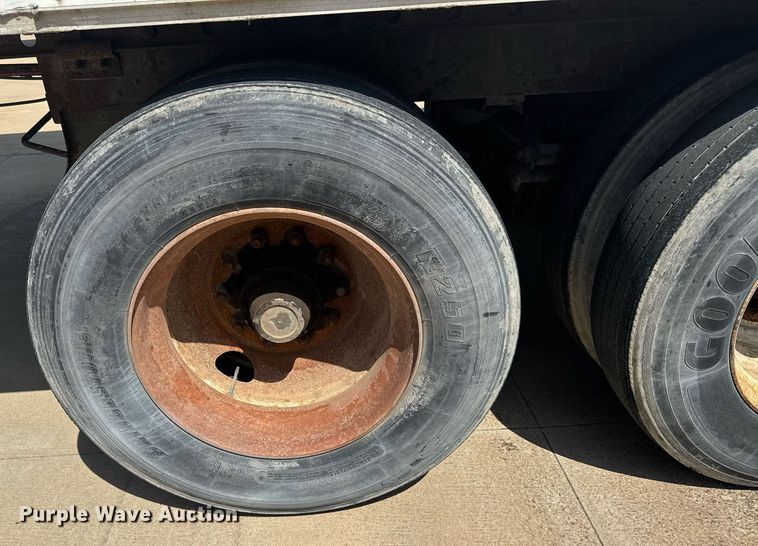 image for item EG6348 2000 Wabash dry van trailer