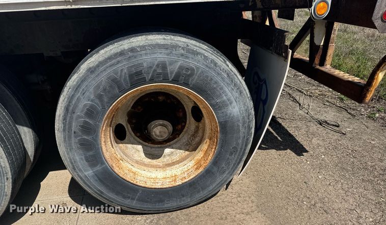 image for item EG6348 2000 Wabash dry van trailer