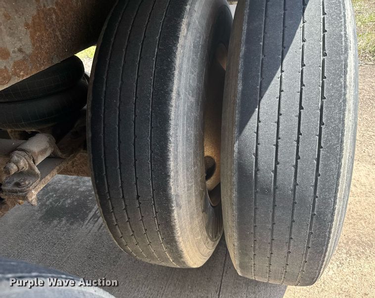 image for item EG6348 2000 Wabash dry van trailer