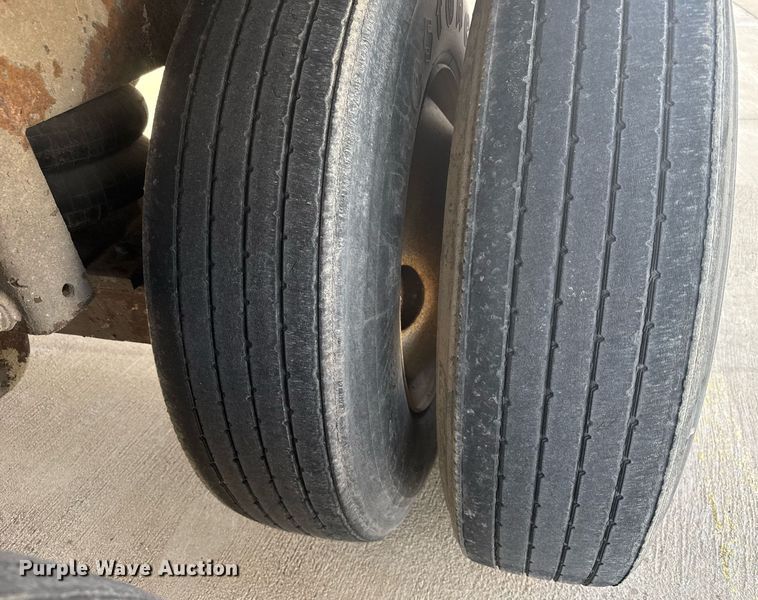 image for item EG6348 2000 Wabash dry van trailer