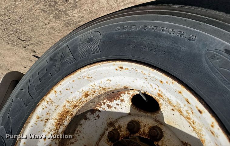 image for item EG6349 1999 Wabash dry van trailer