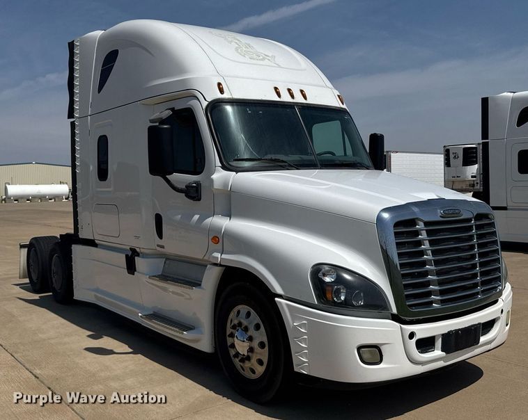 image for item EG6353 2016 Freightliner Cascadia semi truck