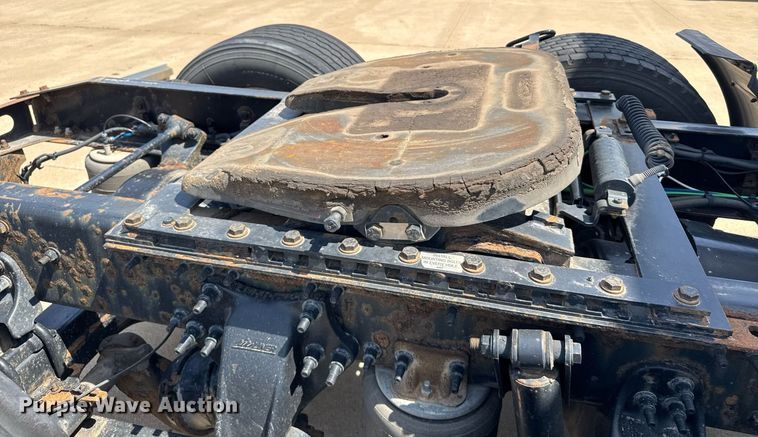 image for item EG6353 2016 Freightliner Cascadia semi truck