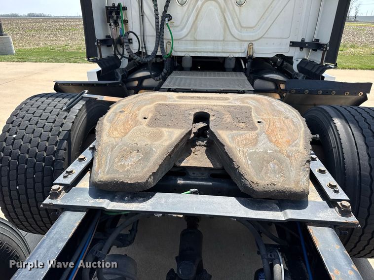 image for item EG6353 2016 Freightliner Cascadia semi truck