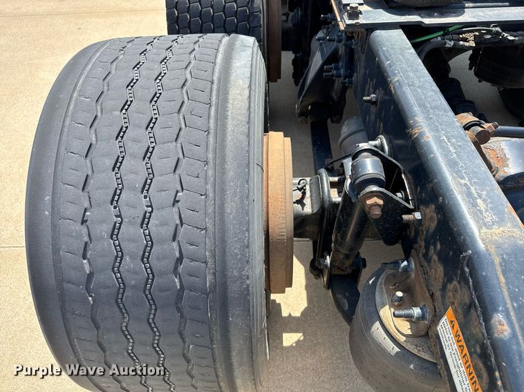 image for item EG6353 2016 Freightliner Cascadia semi truck