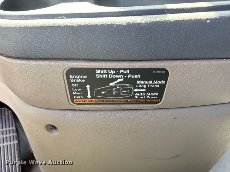 image for item EG6353 2016 Freightliner Cascadia semi truck