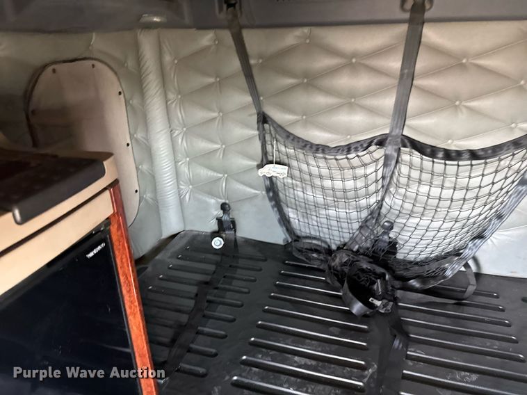 image for item EG6353 2016 Freightliner Cascadia semi truck