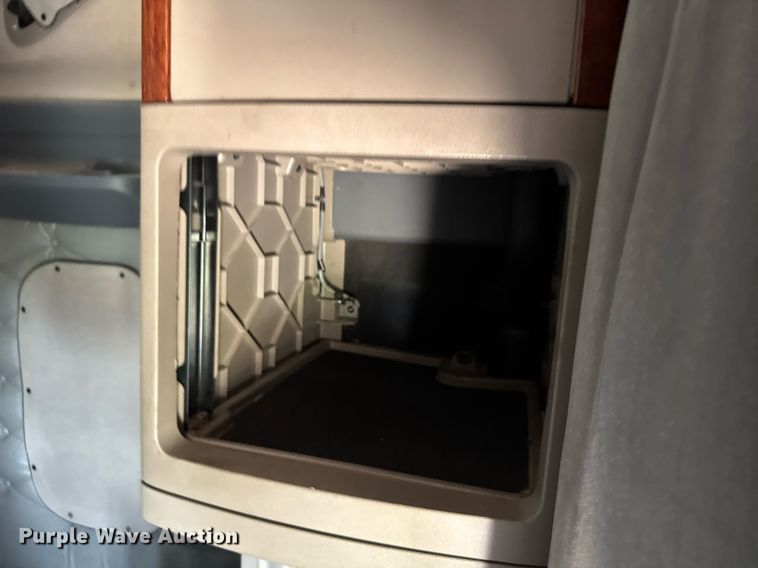 image for item EG6353 2016 Freightliner Cascadia semi truck