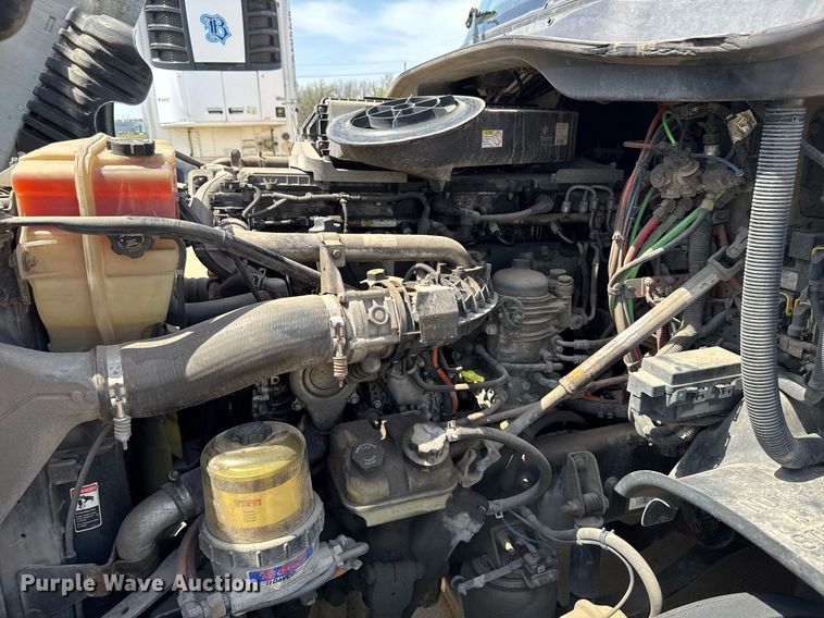 image for item EG6353 2016 Freightliner Cascadia semi truck