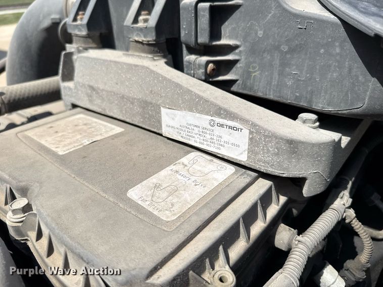 image for item EG6353 2016 Freightliner Cascadia semi truck