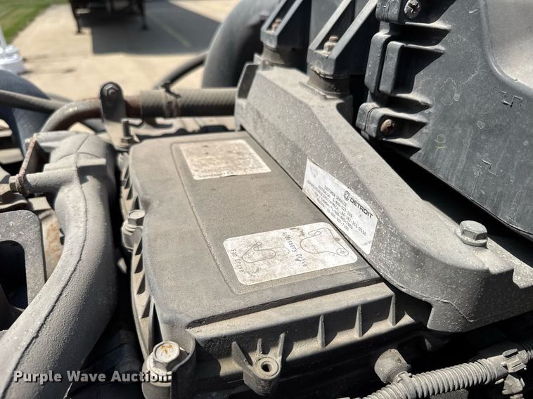 image for item EG6353 2016 Freightliner Cascadia semi truck