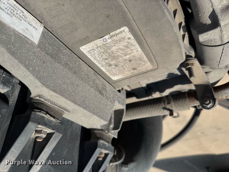 image for item EG6353 2016 Freightliner Cascadia semi truck