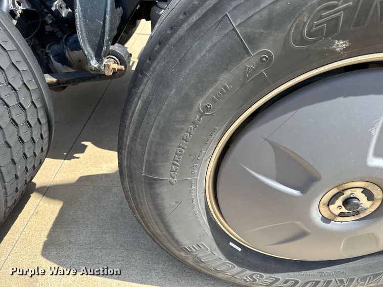 image for item EG6353 2016 Freightliner Cascadia semi truck