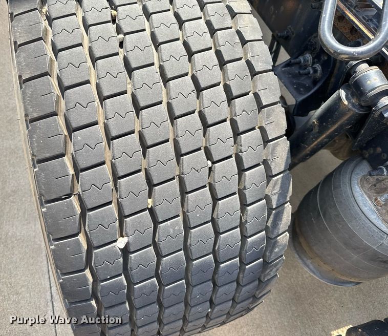 image for item EG6353 2016 Freightliner Cascadia semi truck