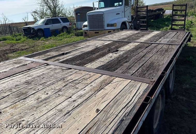 image for item EG6394 1995 Oklahoma Gooseneck equipment trailer