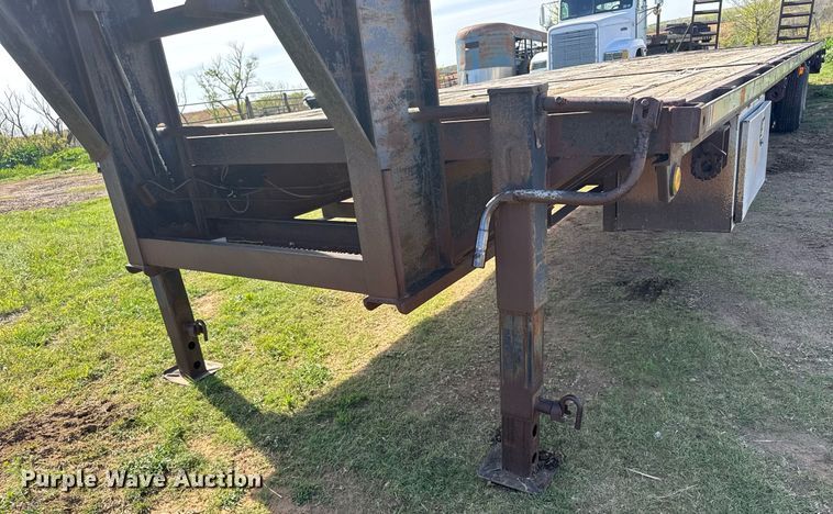 image for item EG6394 1995 Oklahoma Gooseneck equipment trailer