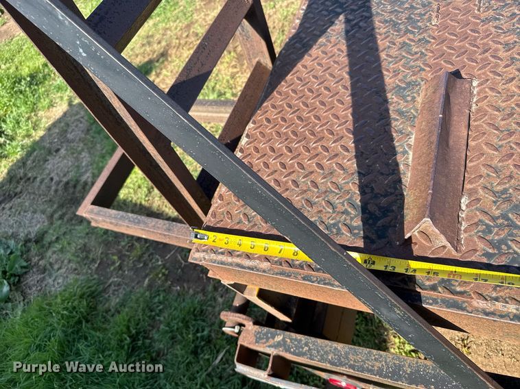 image for item EG6394 1995 Oklahoma Gooseneck equipment trailer