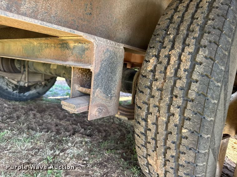 image for item EG6394 1995 Oklahoma Gooseneck equipment trailer