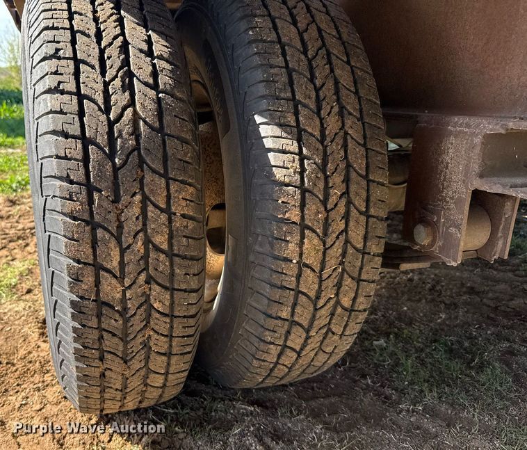 image for item EG6394 1995 Oklahoma Gooseneck equipment trailer