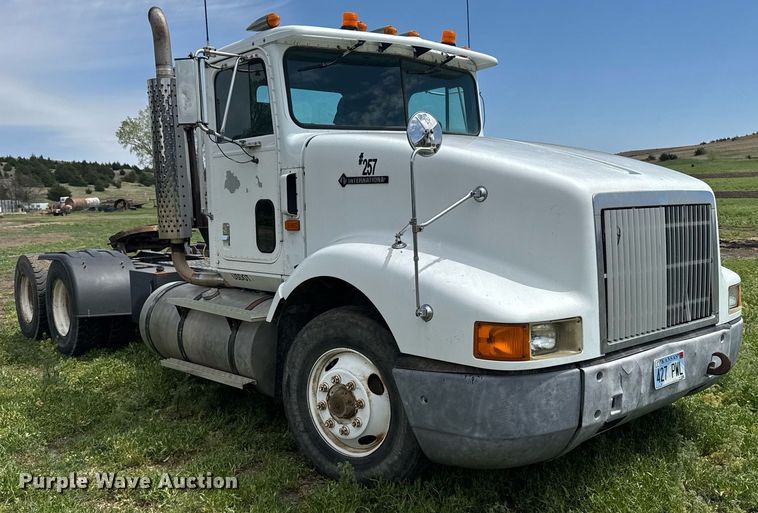 image for item EG6396 1993 International 9400 semi truck
