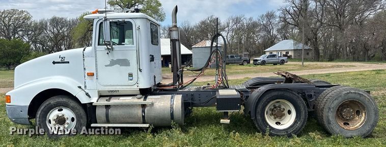 image for item EG6396 1993 International 9400 semi truck