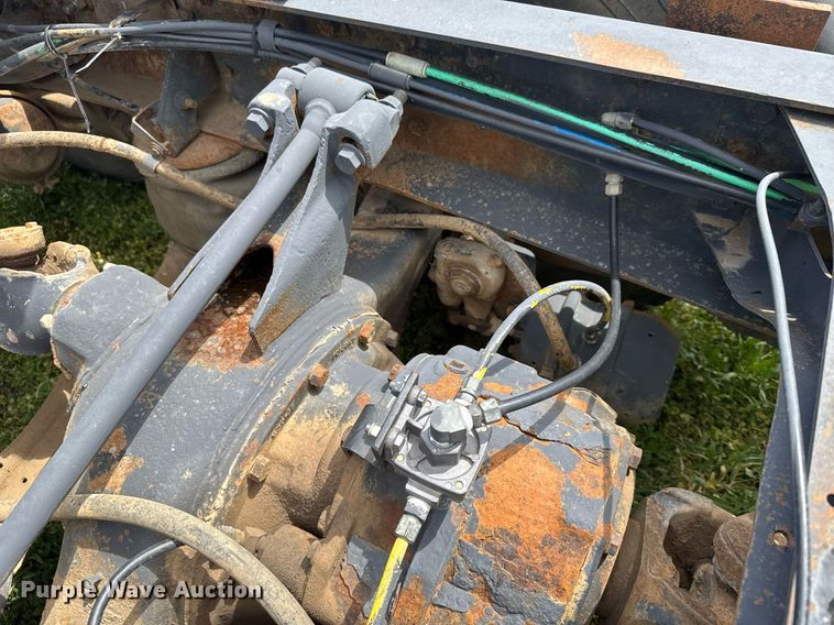 image for item EG6396 1993 International 9400 semi truck