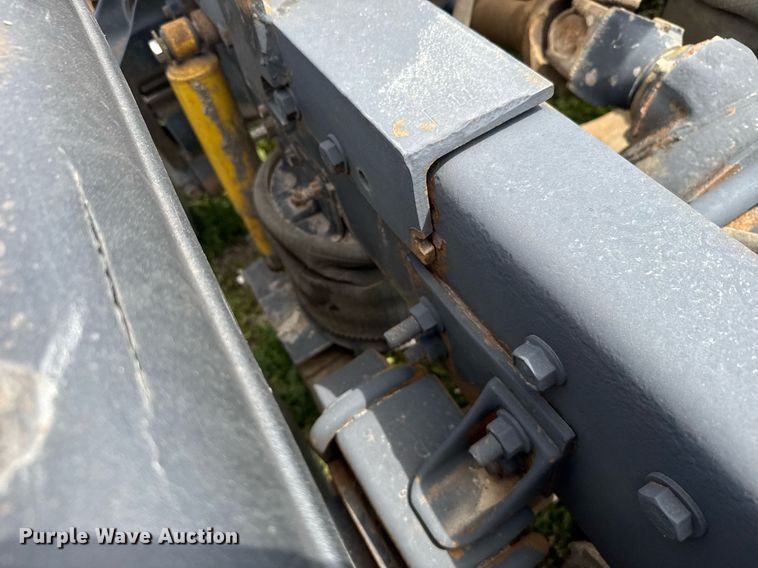 image for item EG6396 1993 International 9400 semi truck