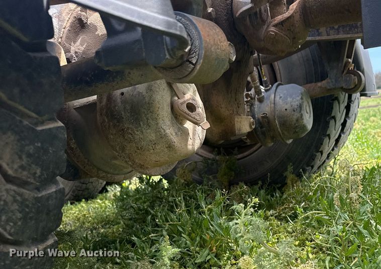 image for item EG6396 1993 International 9400 semi truck