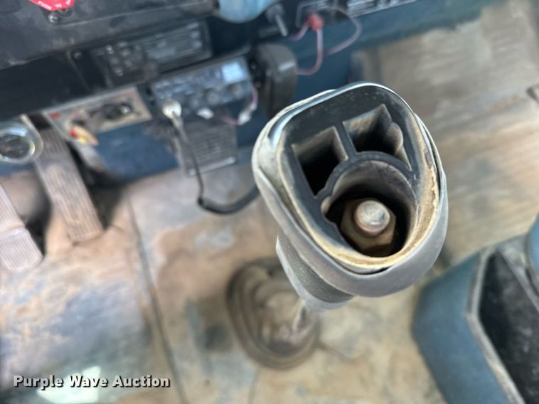 image for item EG6396 1993 International 9400 semi truck