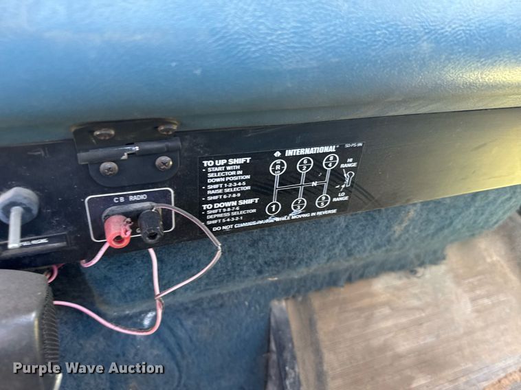 image for item EG6396 1993 International 9400 semi truck