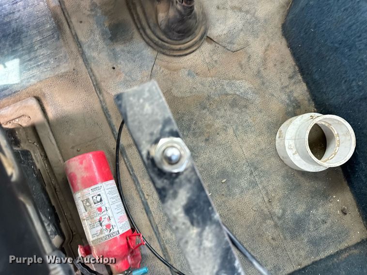 image for item EG6396 1993 International 9400 semi truck