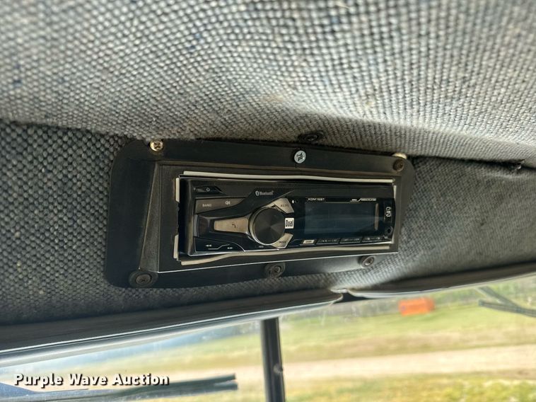 image for item EG6396 1993 International 9400 semi truck