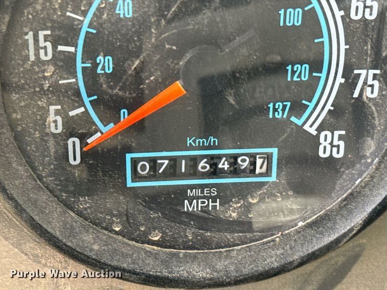 image for item EG6396 1993 International 9400 semi truck