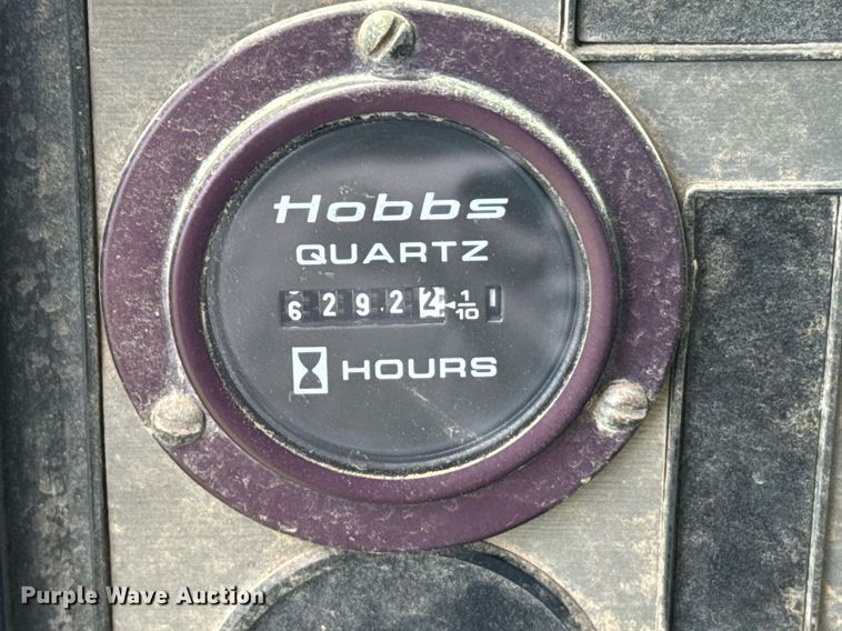 image for item EG6396 1993 International 9400 semi truck