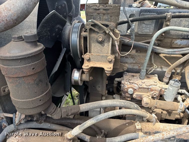 image for item EG6396 1993 International 9400 semi truck