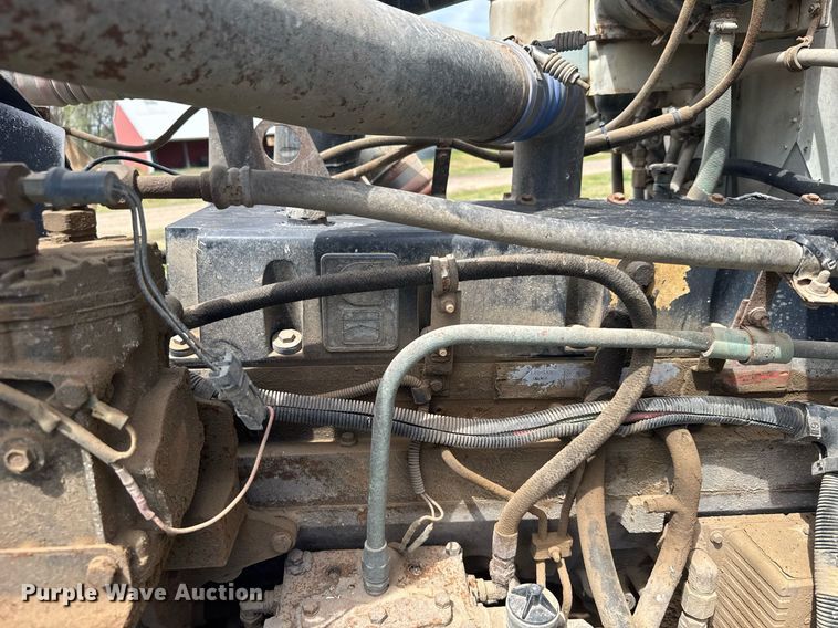 image for item EG6396 1993 International 9400 semi truck