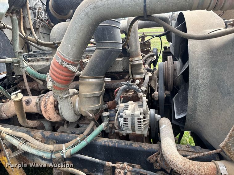 image for item EG6396 1993 International 9400 semi truck