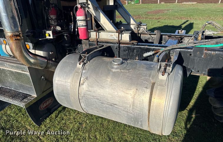 image for item EG6406 1995 Peterbilt 379 semi truck