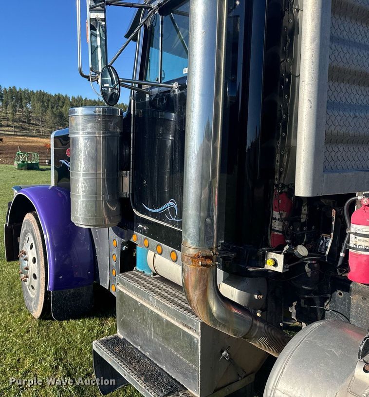 image for item EG6406 1995 Peterbilt 379 semi truck