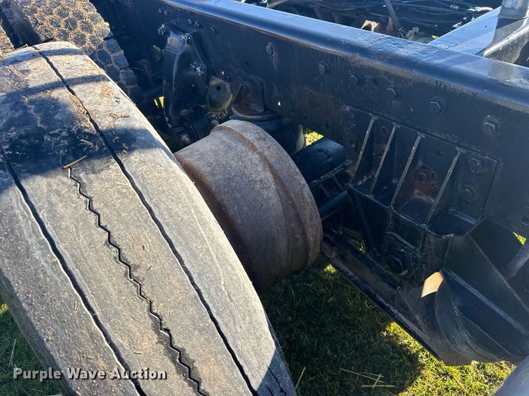 image for item EG6406 1995 Peterbilt 379 semi truck