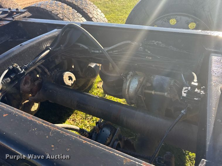 image for item EG6406 1995 Peterbilt 379 semi truck