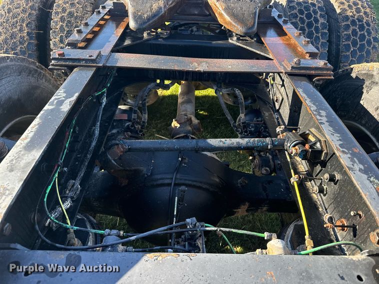 image for item EG6406 1995 Peterbilt 379 semi truck