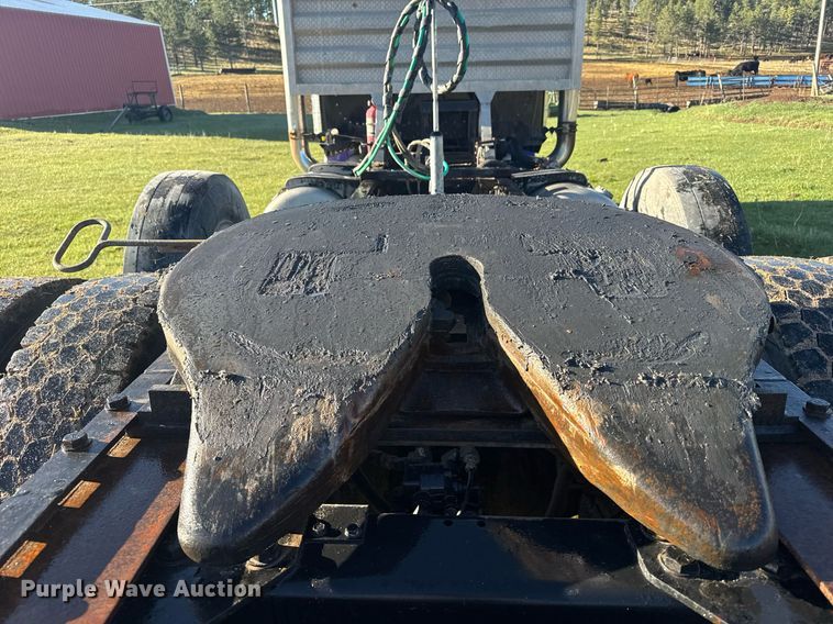 image for item EG6406 1995 Peterbilt 379 semi truck