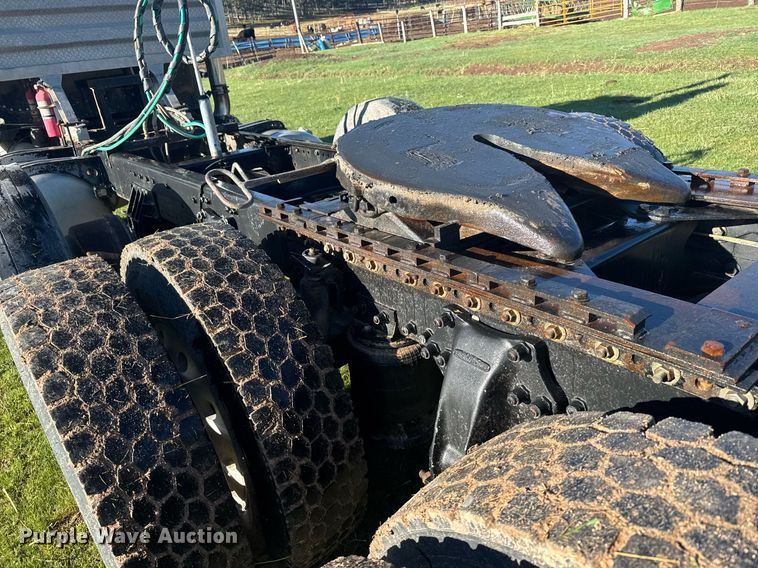 image for item EG6406 1995 Peterbilt 379 semi truck