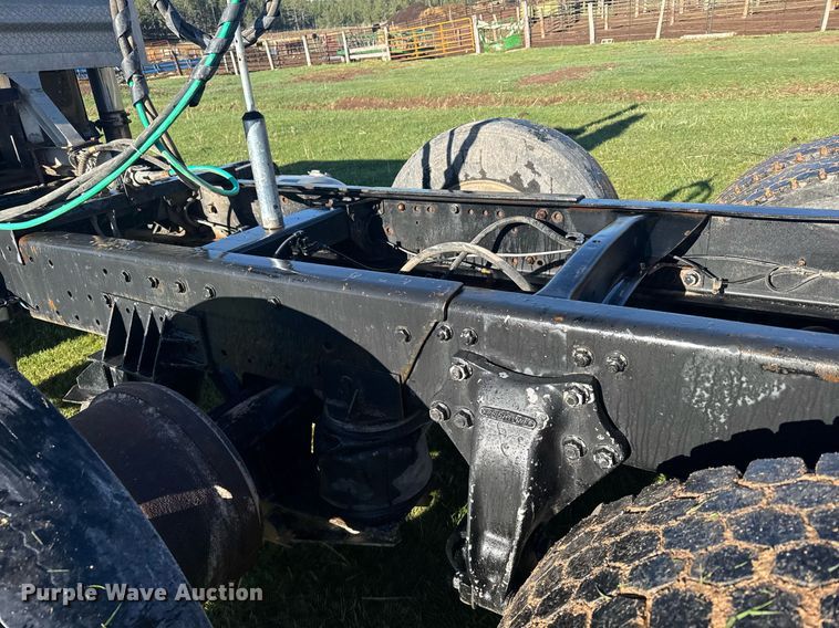 image for item EG6406 1995 Peterbilt 379 semi truck