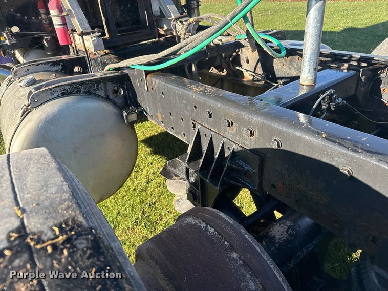 image for item EG6406 1995 Peterbilt 379 semi truck