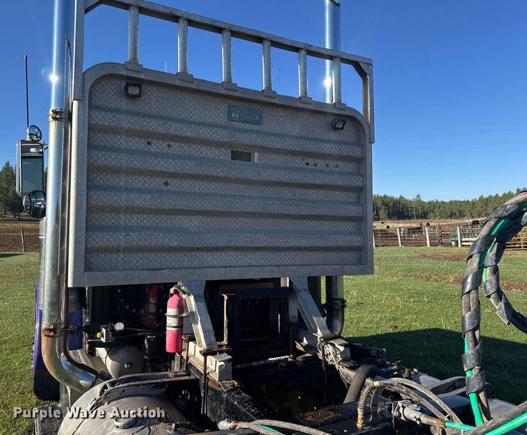 image for item EG6406 1995 Peterbilt 379 semi truck